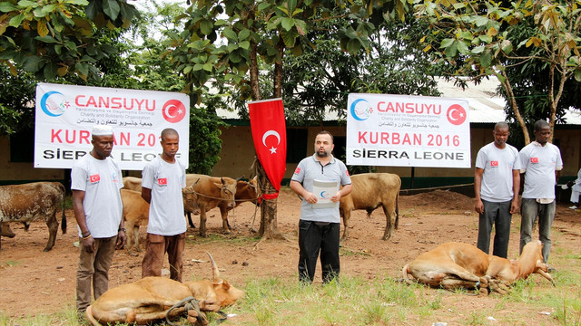 Sierra Leonelilere Türkiye'den kurban yardımı