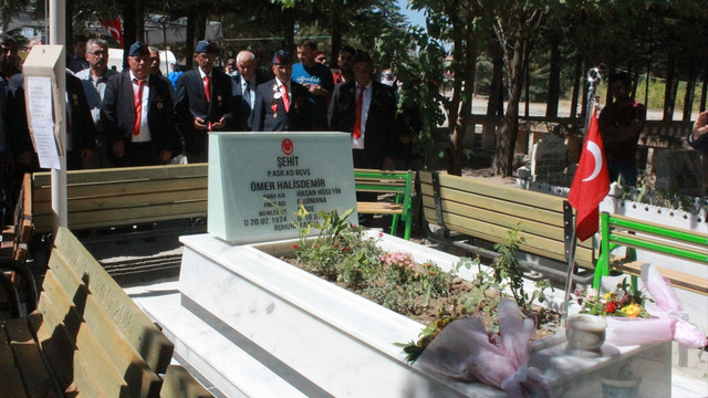 STKlardan şehit Halisdemirin kabrine ziyaret