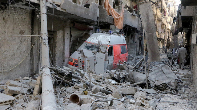 Rus uçakları Halep'te yerleşim yerini bombaladı