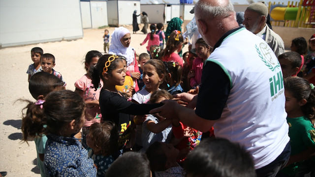 Suriyeli yetimlerin bayram sevinci