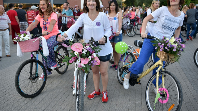 Süslü Kadınlar Bisiklet Turu