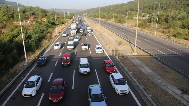 TEM Otoyolu'nda bayram yoğunluğu