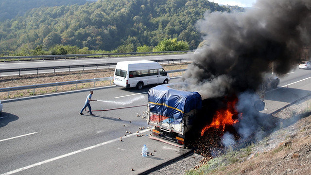 TEM Otoyolu'nda kamyon yangını