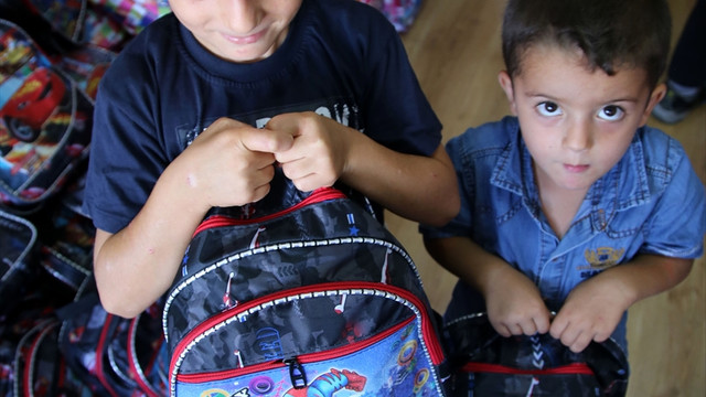 Terör mağduru yetimlere kırtasiye yardımı