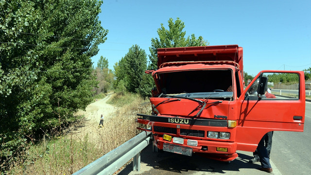 Tokat'ta kamyonet ile traktör çarpıştı: 3 yaralı