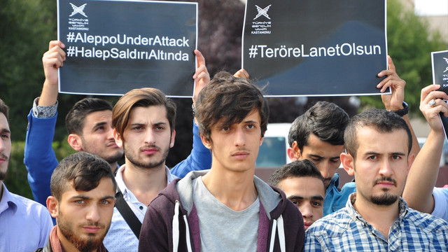 Halepteki saldırıları Türkiye Gençlik Vakfı tarafından protesto edildi