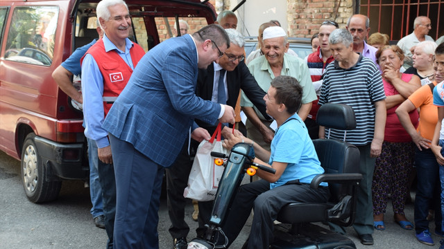 Türk Kızılayı Arnavutluk'ta kurban eti dağıttı