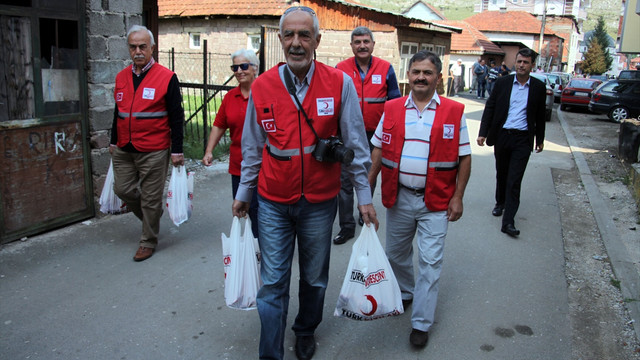 Türk Kızılayı Sırbistan'da kurban eti dağıttı