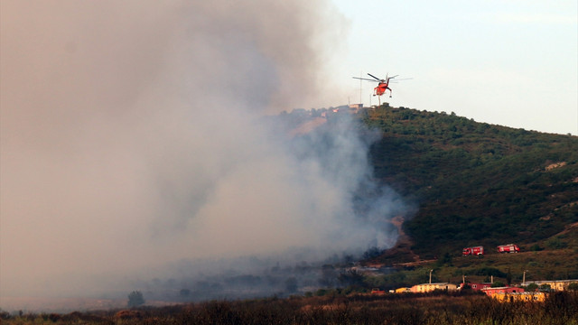 Tuzla'da askeri alanda yangın