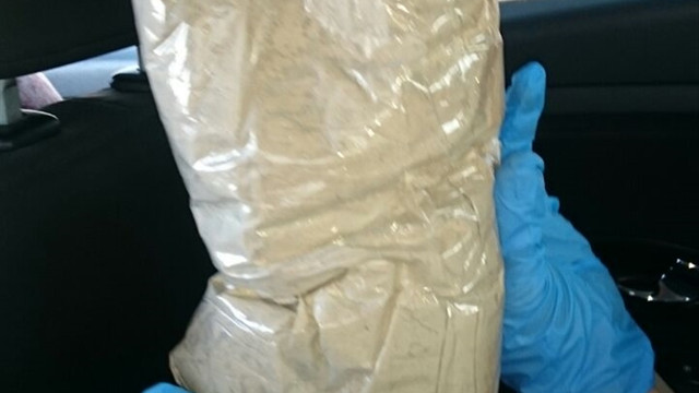 Uçağa uyuşturucuyla binmek isterken yakalandı