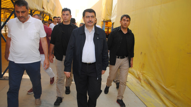 Vali Şahin, kurban pazarlarını gezdi