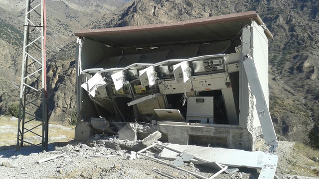 Van'da elektrik trafosu patladı