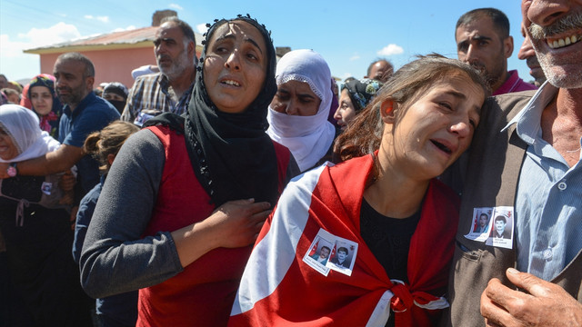 Vanda şehit olan 2 köy korucusu defnedildi