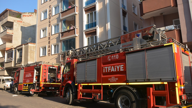 Yangında mahsur kalan çocuğu itfaiye ekipleri kurtardı