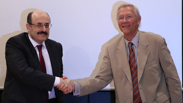 YÖK Başkanı, Brüksel'de FETÖ'nün darbe girişimini anlattı