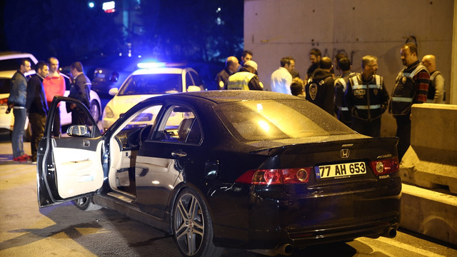 Yol kontrolünde durdurulan otomobilden uyuşturucu çıktı
