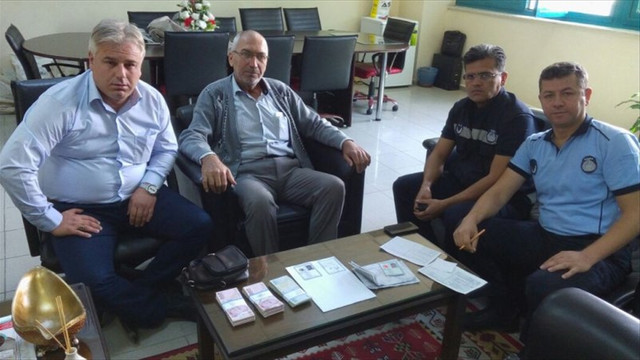 Yolda bulduğu 50 bin lirayı zabıtaya teslim etti