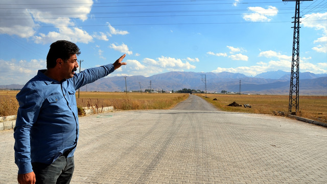 Yüksekova'da hasar gören elektrik şebekeleri yenileniyor