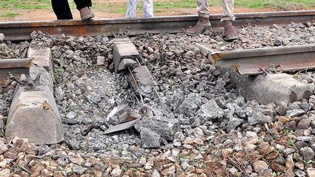 Yük trenine PKKlı teröristler tarafından bombalı saldırı düzenlendi