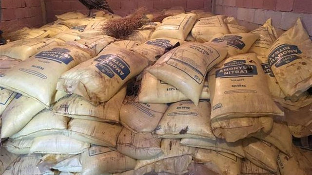Bombalı saldırılarda kullanılmak üzere 20 ton amonyum nitrat Diyarbakırın Sur ilçesinde ele geçirildi