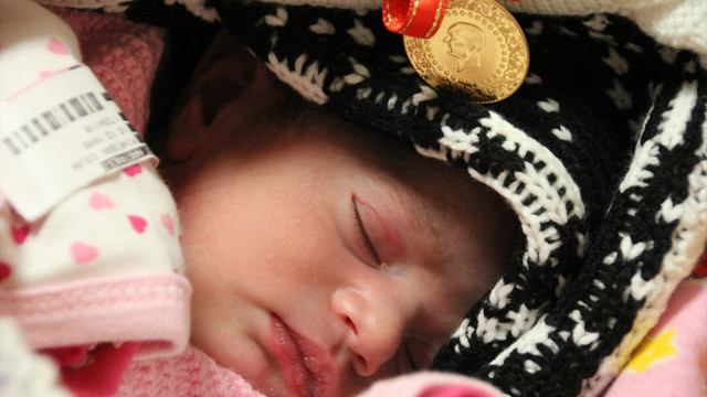 29 Ekim bebeği Nazlıya cumhuriyet altını