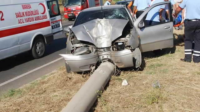 Cenaze dönüşünde olan aracın kaza yapması sonucunda Sakaryada 7 kişi yaralandı.