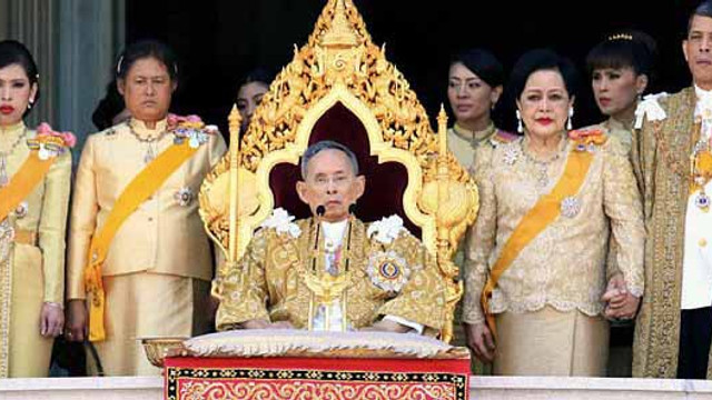 Böbrek yetmezliği nedeniyle hastaneye kaldırılan Tayland Kralı Bhumibol Adulyadej hayatını kaybetti.