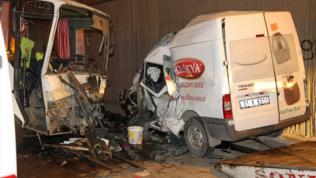 Adana'da zincirleme trafik kazası: 15 yaralı