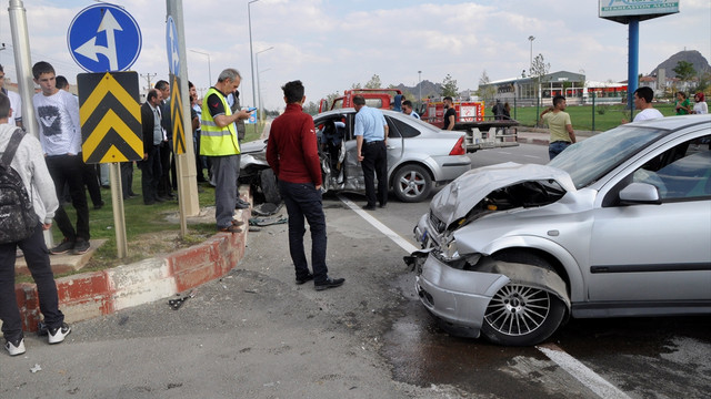 Afyonkarahisar'da trafik kazası: 4 yaralı