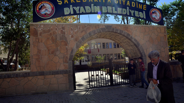 Halk sana oy verdiyse hizmet edeceksin