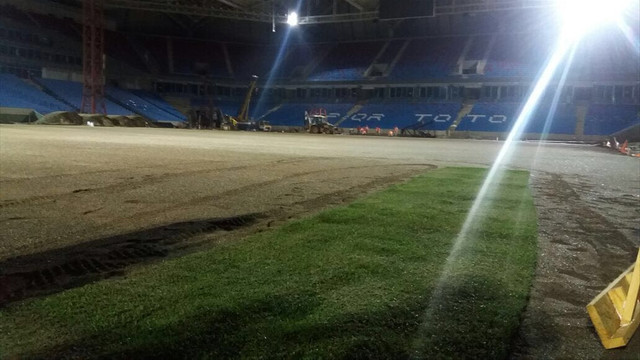 Akyazı Stadı'nda çim serme çalışması başladı