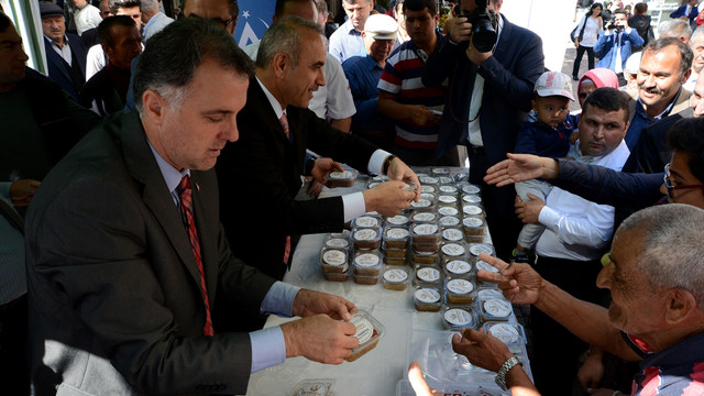 Alman heyet ilk kez aşure tattı