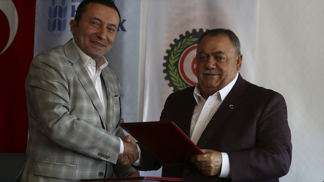 Ankara Halk Ekmek işçilerinin toplu sözleşme sevinci