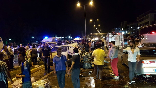 Antalya'da 5 aracın karıştığı trafik kazası: 3 yaralı