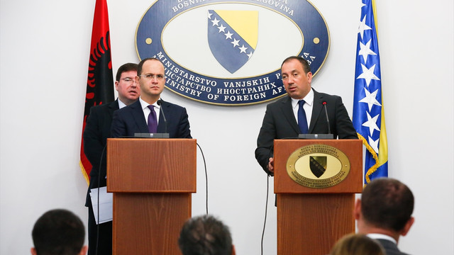 Arnavutluk Dışişleri Bakanı Bushati, Bosna Hersek'te