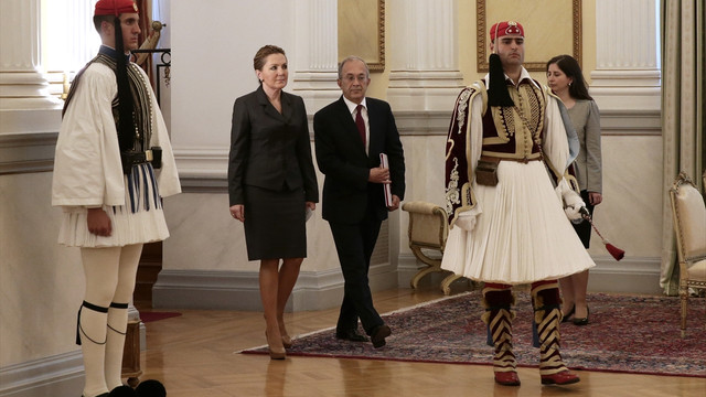 Atina Büyükelçisi Çevik güven mektubunu sundu