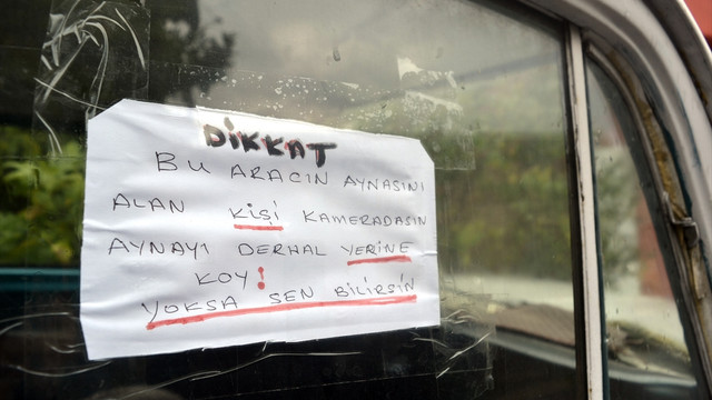 Aynasını çalanları dikkat notuyla uyardı