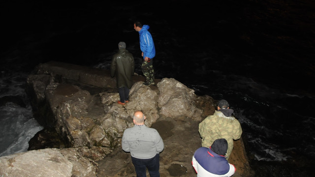 Balık tutarken denize düşen kişi kayboldu