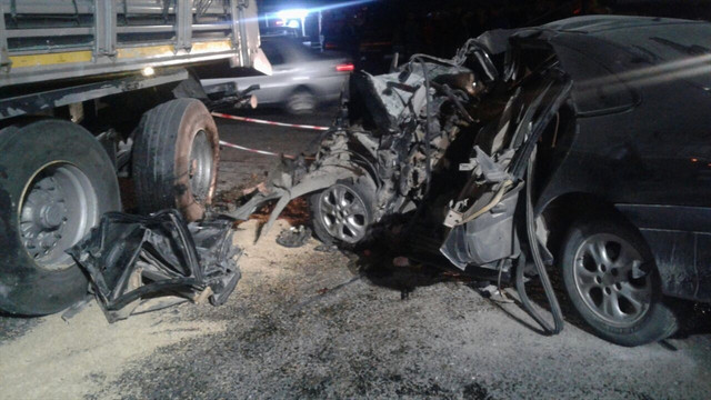 Balıkesir'de otomobil ile kamyon çarpıştı: 1 ölü