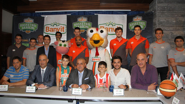 Banvit Basketbol Akademi İzmir'de açıldı