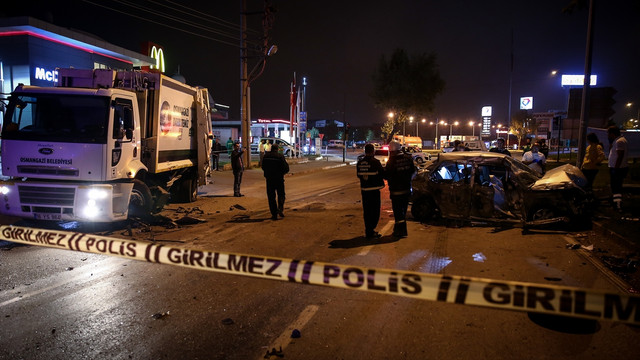 Bursa'da trafik kazası: 2 ölü 1 yaralı