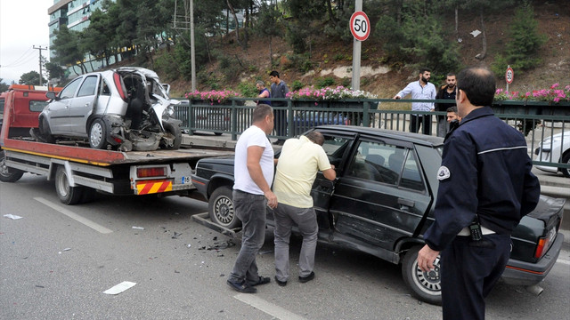 Bursa'da zincirleme trafik kazası: 10 yaralı