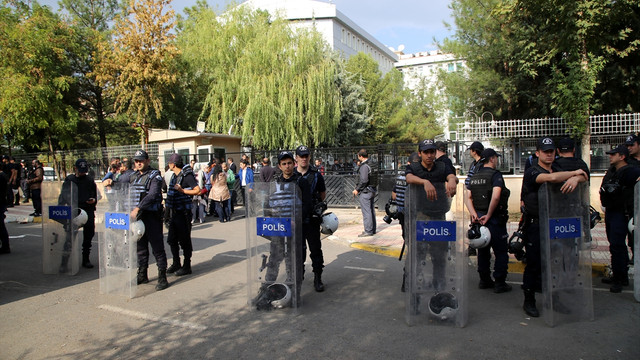 Büyükşehir Belediye Başkanı Kışanak'ın gözaltına alınması
