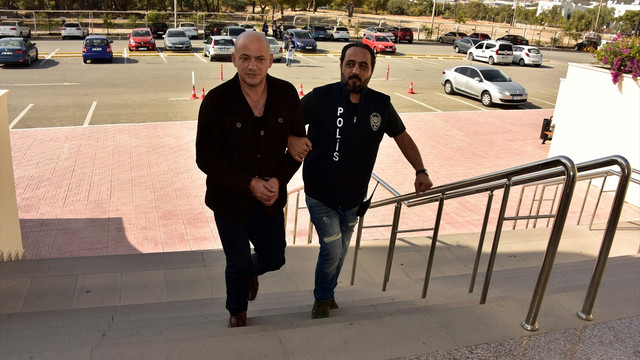 Çaldığı ürünleri alarm ötmesin diye alüminyum folyolara sarmış