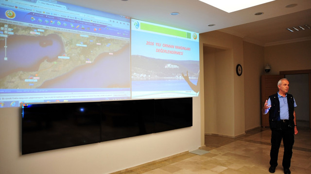 Çanakkale'de yangından zarar gören ormanlık alanlara havadan inceleme