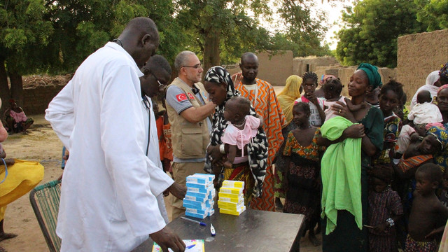 Cansuyu'ndan Mali'ye ilaç yardımı