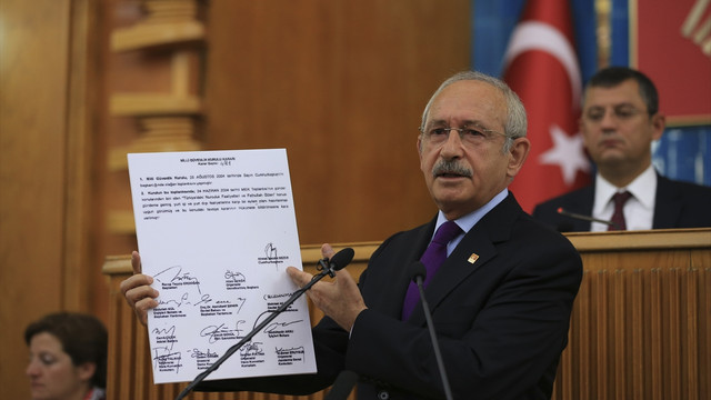 CHP Genel Başkanı Kemal Kılıçdaroğlu, Yenikapı ruhundan uzaklaştığı eleştirilerine ilişkin, Yenikapı ruhu mağdur yaratmak değildir. Yenikapı ruhunun özü, adalettir. dedi.