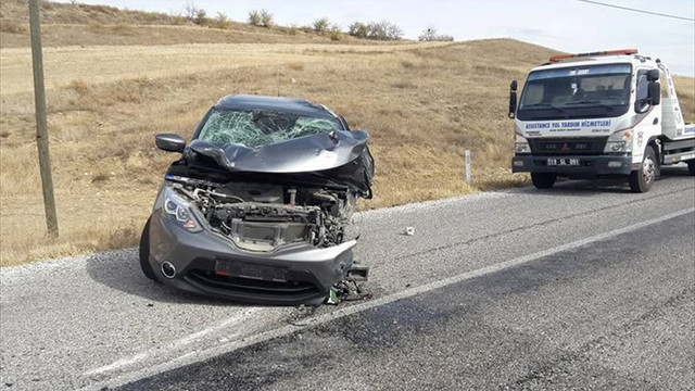 Çorum'da iki otomobil çarpıştı: 1 ölü