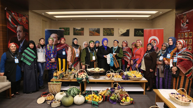 Emine Erdoğan, kadın çiftçilerle bir araya geldi