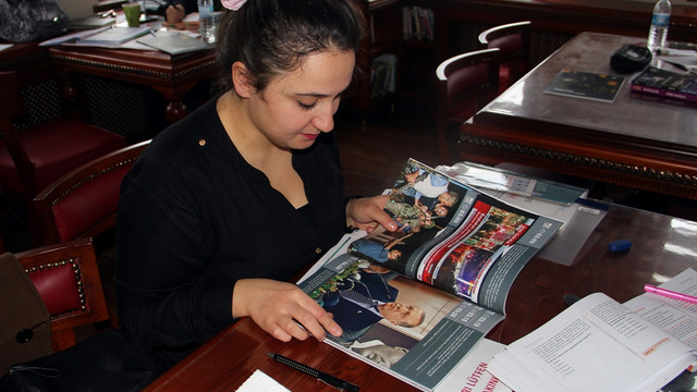 Dakika Dakika FETÖ'nün Darbe Girişimi kitabı halk kütüphanesinde